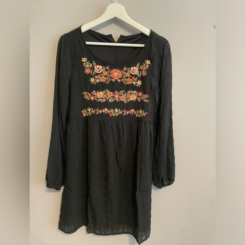 Blackembroidered floral‎ boho dress size small